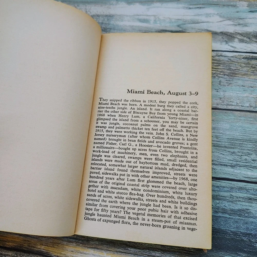 Vintage Book miami siege
